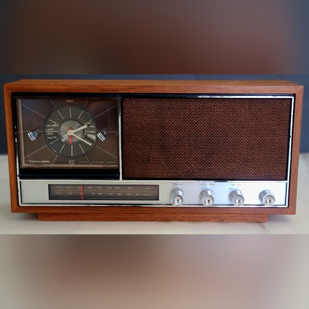 1970 Realistic Transistor Radio Alarm Clock AM/FM 2 Band